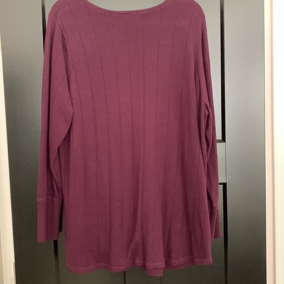 Romans Dark Purple Ribbed Tunic with Decorative Buttons. Size 22/24 (1X) - Picture 2 of 9